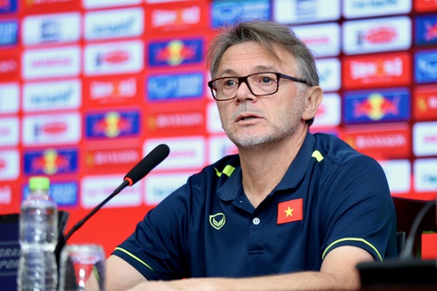 HLV Philippe Troussier động viên các cầu thủ tuyển Việt Nam gây khó khăn nhất cho tuyển Iraq - Ảnh: H.TÙNG HLV Philippe Troussier động viên các cầu thủ tuyển Việt Nam hãy tìm cách gây khó khăn nhất cho tuyển Iraq - Ảnh: H.TÙNG