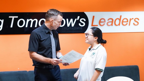 Học IELTS tại KTDC: Nơi khai phá tiềm năng và kiến tạo cộng đồng - Ảnh 3. Thầy Paul Davison - Chuyên gia IELTS tại KTDC IELTS với gần 10 năm kinh nghiệm, đồng thời là chuyên gia IELTS hợp tác với Hội Đồng Anh.