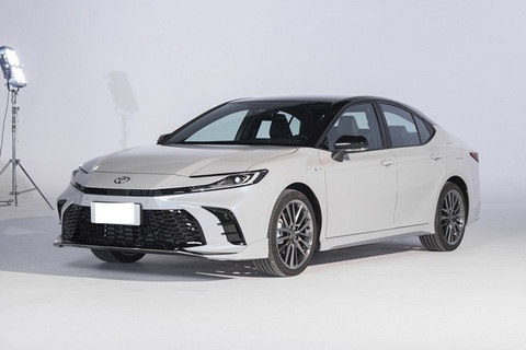 Toyota Camry đời mới ra mắt tại Trung Quốc, có nhiều điểm riêng có thể được khai thác - Ảnh 1. Toyota Camry đời mới ra mắt tại Trung Quốc với bộ mặt khác biệt đôi chút - Ảnh: headlightmag