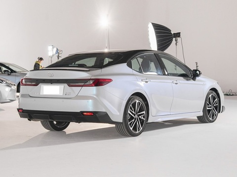 Toyota Camry đời mới ra mắt tại Trung Quốc, có nhiều điểm riêng có thể được khai thác - Ảnh 2. Đuôi xe giữ nguyên so với bản quốc tế - Ảnh: headlightmag