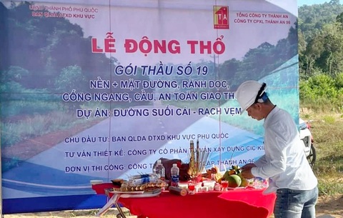 Phú Quốc khởi công xây dựng đường Suối Cái - Rạch Vẹm - Ảnh 1. Lễ động thổ xây dựng đường Suối Cái - Rạch Vẹm (ở xã Gành Dầu) - Ảnh: X.THÙY