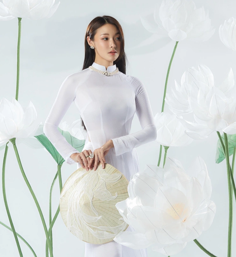 Mina Sue Choi - Miss Earth 2022 - trong trang phục áo dài - Ảnh: MILOR TRẦN Mina Sue Choi - Miss Earth 2022 - trong trang phục áo dài - Ảnh: MILOR TRẦN