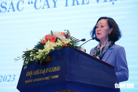 Ra mắt sách của Tổng bí thư Nguyễn Phú Trọng về ngoại giao bản sắc 'cây tre Việt Nam' - Ảnh 4. Thường trực Ban Bí thư Trương Thị Mai phát biểu tại lễ ra mắt sách - Ảnh: DUY LINH