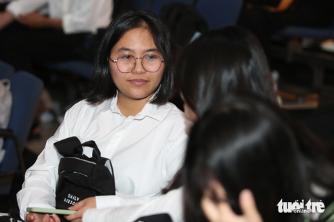 Tân sinh viên Trường đại học Sư phạm kỹ thuật TP.HCM Nguyễn Thị Nguyên Phương tại chương trình - Ảnh: PHƯƠNG QUYÊN Tân sinh viên Trường đại học Sư phạm kỹ thuật TP.HCM Nguyễn Thị Nguyên Phương tại chương trình - Ảnh: PHƯƠNG QUYÊN