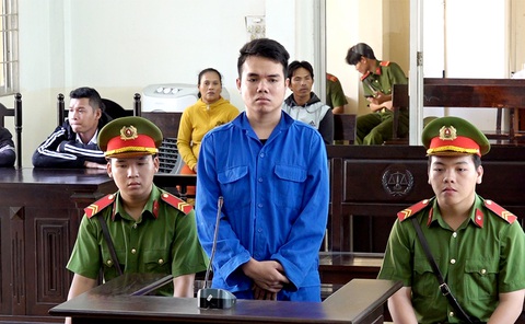 Đâm cậu tử vong, cháu ruột lãnh 20 năm tù - Ảnh 1. Bị cáo Ngô Nhật Trung bị tuyên phạt 20 năm tù do đâm cậu tử vong bằng 8 nhát dao - Ảnh: TIẾN VĂN