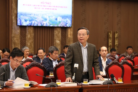 Nguyên phó chủ tịch Quốc hội: 'Tại sao chỉ nghĩ quy hoạch Hà Nội đến 2065 mà không phải 2100?' - Ảnh 3. Nguyên Phó chủ tịch Quốc hội Phùng Quốc Hiển phát biểu - Ảnh: QUANG VIỄN
