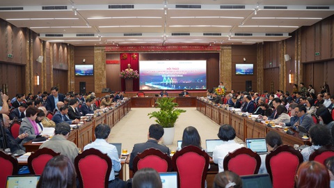 Nguyên phó chủ tịch Quốc hội: 'Tại sao chỉ nghĩ quy hoạch Hà Nội đến 2065 mà không phải 2100?' - Ảnh 1. Toàn cảnh buổi hội thảo - Ảnh: QUANG VIỄN
