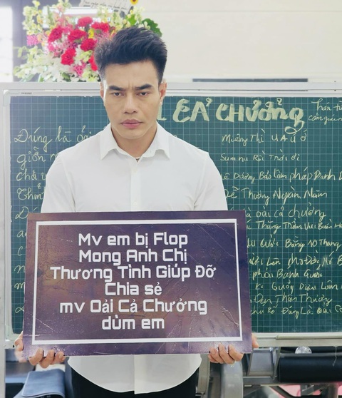Lê Dương Bảo Lâm tung MV mới, âm mưu' tạo 'trend' mới hậu 'Sao hay ra dẻ quá' - Ảnh 4. Lê Dương Bảo Lâm cầm bảng kêu gọi người hâm mộ ủng hộ để Oải cả chưởng thành trend mới