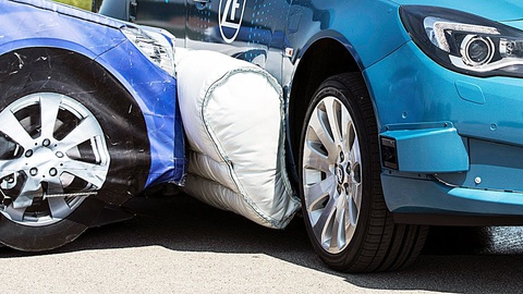 Xe Ford sắp có khả năng 'trề môi' bảo vệ an toàn cho người bị đâm phải - Ảnh 2. Trong tương lai ô tô có thể có nhiều túi khí ngoài để hạn chế tác động giữa va chạm xe - người lẫn xe - xe - Ảnh: YOUCAR