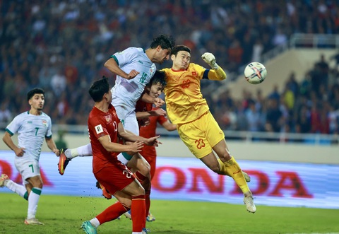 Việt Nam thua Iraq 0-1 ở phút bù giờ thứ 7 - Ảnh 1. Ali Kadhim đánh đầu thủng lưới tuyển Việt Nam ở phút 90+7 - Ảnh: NGUYỄN KHÁNH