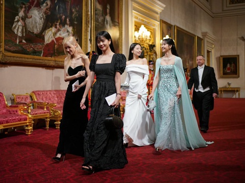 BLACKPINK lộng lẫy xuất hiện tại Cung điện Buckingham BlackPink lộng lẫy xuất hiện tại Cung điện Buckingham
