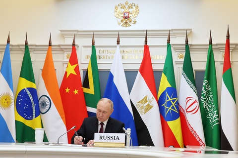 Tổng thống Nga Vladimir Putin phát biểu tại cuộc họp của khối BRICS ngày 21-11 - Ảnh: REUTERS Tổng thống Nga Vladimir Putin phát biểu tại cuộc họp của khối BRICS ngày 21-11 - Ảnh: REUTERS