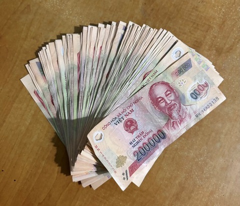 Nhặt được xấp tiền lớn, hai em nhỏ tìm cách trả cho người mất- Ảnh 2. Xấp tiền 19 triệu đồng hai em nhỏ nhặt được và đem trao trả - Ảnh: Công an cung cấp