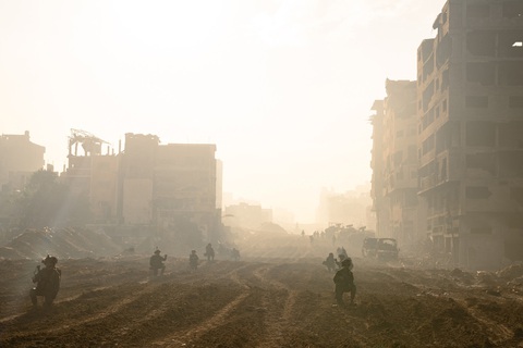 Quân đội Israel hoạt động ở phía nam Dải Gaza ngày 20-11 - Ảnh: AFP Quân đội Israel hoạt động ở phía nam Dải Gaza ngày 20-11 - Ảnh: AFP
