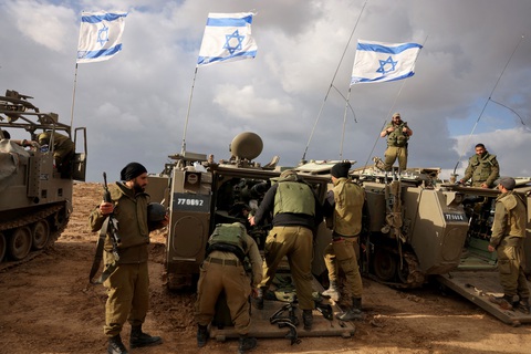 Lực lượng Israel triển khai ở biên giới Gaza ngày 20-11 - Ảnh: AFP Lực lượng Israel triển khai ở biên giới với Gaza ngày 20-11 - Ảnh: AFP