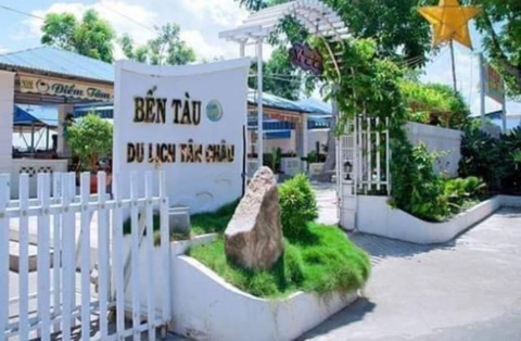 Thị xã thống nhất cho doanh nghiệp xây dựng bến tàu không phép - Ảnh 1. Dự án bến tàu du lịch Tân Châu xây dựng không phép - Ảnh: I.T.