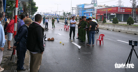 Nổ súng, cướp ngân hàng ở Đà Nẵng, 1 người chết- Ảnh 1. Hiện trường vụ cướp ngân hàng - Ảnh: ĐOÀN CƯỜNG