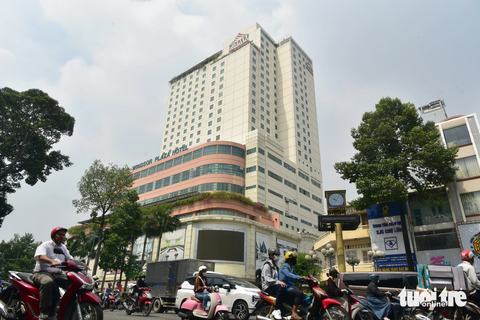 Toà nhà Windsor Plaza Hotel - một trong những khách sạn cao cấp đầu tiên của Vạn Thịnh Phát (số 18 An Dương Vương, quận 5, TP.HCM) - Ảnh: T.T.D Tòa nhà Windsor Plaza Hotel - một trong những khách sạn cao cấp đầu tiên của Vạn Thịnh Phát (số 18 An Dương Vương, quận 5, TP.HCM) - Ảnh: T.T.D