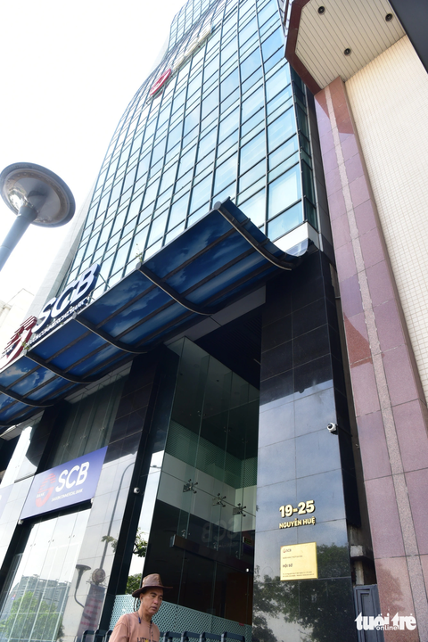 Tài sản tại số 19-21-23-25 Nguyễn Huệ, phường Bến Nghé, quận 1, TP.HCM (hiện SCB đang hoạt động) được cơ quan CSĐT Bộ Công an ra lệnh kê biên ngày 11-8-2023 - Ảnh: T.T.D. Tài sản tại số 19-21-23-25 Nguyễn Huệ, phường Bến Nghé, quận 1, TP.HCM (hiện SCB đang hoạt động) được Cơ quan CSĐT Bộ Công an ra lệnh kê biên ngày 11-8-2023 - Ảnh: T.T.D.