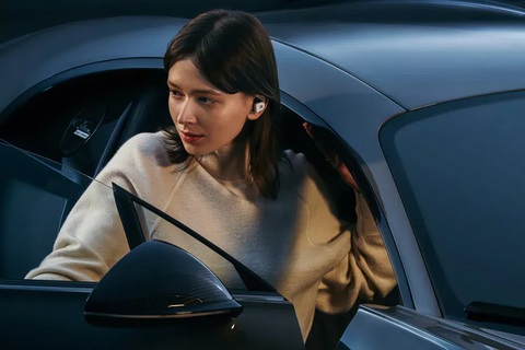 Bugatti công bố bộ quà Giáng sinh, có món gấp đôi Lamborghini Huracan- Ảnh 1. Bugatti đang đẩy mạnh mảng phụ kiện trong bối cảnh họ cần thời gian dài mới có xe mới có thể ra mắt - Ảnh: Bugatti