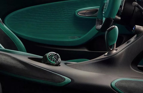 Bugatti công bố bộ quà Giáng sinh, có món gấp đôi Lamborghini Huracan- Ảnh 8. Smartwatch Bugatti Ceramique Titane Edition