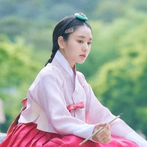 Ahn Eun Jin khẳng định không có cặp đôi nào được 'se duyên' từ Người yêu dấu- Ảnh 3. Tiểu thư Gil Chae xinh đẹp, quyến rũ