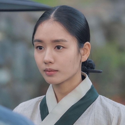 Ahn Eun Jin khẳng định không có cặp đôi nào được 'se duyên' từ Người yêu dấu- Ảnh 5. Gil Chae trưởng thành, điềm tĩnh và hạnh phúc bên người yêu thương