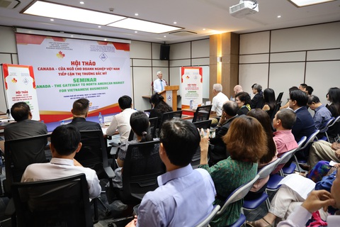 Ông Võ Văn Hoan, phó chủ tịch UBND TP.HCM thông tin về chính sách thu hút đầu tư đến doanh nghiệp Canada - Ảnh: N.B Ông Võ Văn Hoan, phó chủ tịch UBND TP.HCM, thông tin về chính sách thu hút đầu tư đến doanh nghiệp Canada - Ảnh: N.B