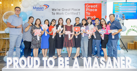 Masan Consumer Holdings đạt chứng nhận Great Place to Work® - Ảnh 3. Nhân viên Masan Consumer Holdings vui mừng đón chứng nhận Great Place To Work.