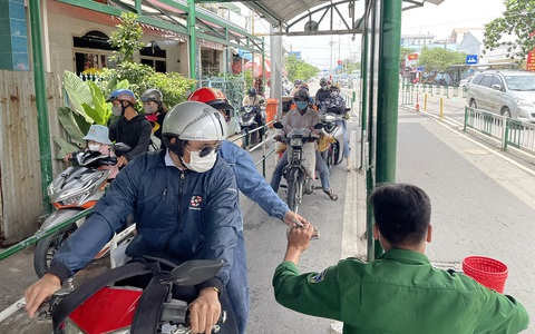 Đề nghị bổ sung quy hoạch, nghiên cứu xây cầu thay phà Cát Lái- Ảnh 2. Đồng Nai mong muốn xây cầu trước năm 2025 để xóa bỏ phà Cát Lái hiện đã quá tải - Ảnh: CHÂU TUẤN