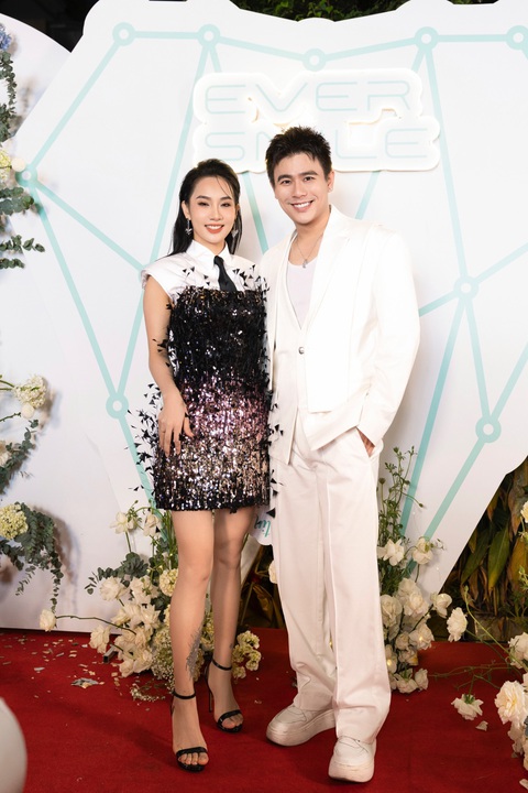 Chị đẹp Phạm Lịch tranh thủ chạy show trước công diễn ‘Đạp gió rẽ sóng’ - Ảnh 4. Phạm Lịch cho biết rất choáng ngợp khi tham quan "cơ ngơi" mới của Trần Anh Huy