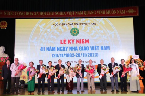 Học viện Nông nghiệp Việt Nam tổ chức Lễ kỷ niệm ngày Nhà giáo Việt Nam 20-11 - Ảnh 1. Học viện Nông nghiệp Việt Nam tổ chức Lễ kỷ niệm ngày Nhà giáo Việt Nam 20-11 - Ảnh 1.