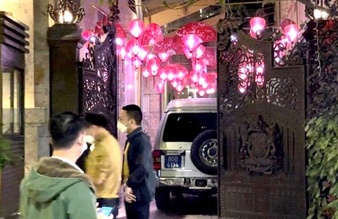 Cơ quan điều tra thực hiện khám xét nhà riêng ở thời điểm bắt tạm giam chủ tịch Tập đoàn Tân Hoàng Minh - Ảnh: DANH TRỌNG Cơ quan điều tra thực hiện khám xét nhà riêng ở thời điểm bắt tạm giam chủ tịch Tập đoàn Tân Hoàng Minh - Ảnh: DANH TRỌNG