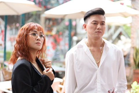Quách Ngọc Tuyên kể về 'nỗi đau' khi 'thành đôi' với Trà Ngọc trong 'Đuổi bắt thanh xuân' - Ảnh 2. Quách Ngọc Tuyên, Trà Ngọc liên tục "bật cười" khi diễn cảnh tình cảm, thân mật