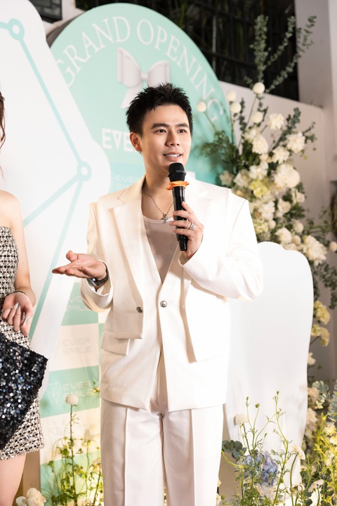 Chị đẹp Phạm Lịch tranh thủ chạy show trước công diễn ‘Đạp gió rẽ sóng’ - Ảnh 1. "Quý ông Tia Chớp" Trần Anh Huy có vai trò mới ở tuổi 31