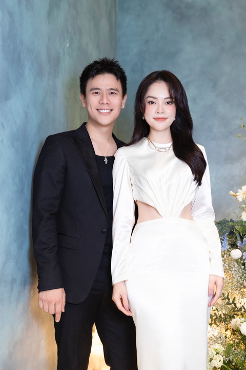 Chị đẹp Phạm Lịch tranh thủ chạy show trước công diễn ‘Đạp gió rẽ sóng’ - Ảnh 6. Diễn viên Dương Cẩm Lynh khoe dáng xinh đẹp với đầm trắng đến chúc mừng người bạn thân