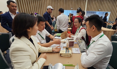 Tại triển lãm, các đối tác Trung Quốc và Việt Nam xúc tiến, tìm kiếm cơ hội hợp tác. Ảnh: N.Trí Tại triển lãm, các đối tác Trung Quốc và Việt Nam xúc tiến, tìm kiếm cơ hội hợp tác - Ảnh: N.TRÍ