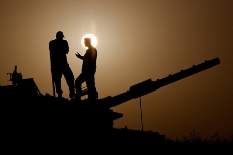 Lực lượng Israel được triển khai ở biên giới với Dải Gaza ngày 23-11 - Ảnh: REUTERS Lực lượng Israel được triển khai ở biên giới với Dải Gaza ngày 23-11 - Ảnh: REUTERS
