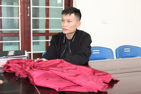 Phó giám đốc mang dao đi cướp ngân hàng để trả nợ- Ảnh 1. Nghi phạm Nguyễn Tuấn Anh thời điểm bị bắt giữ - Ảnh: N.THẮNG