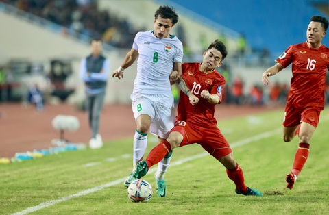 Cách dùng người của HLV Philippe Troussier tạo nên tranh cãi- Ảnh 1. Khuất Văn Khang trong trận đấu với Iraq - Ảnh: NGUYỄN KHÁNH