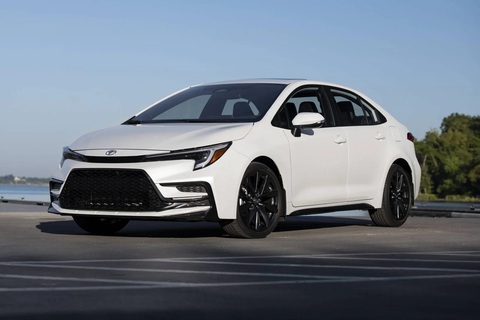SUV là trend, nhưng dễ bị truất ngôi vì dòng xe mới- Ảnh 1. Nhờ sự thống trị vượt bậc của sedan trong thế kỷ trước, những dòng xe như Toyota Corolla vẫn đang nắm giữ vị trí dẫn đầu về doanh số trên toàn cầu - Ảnh: Edmunds