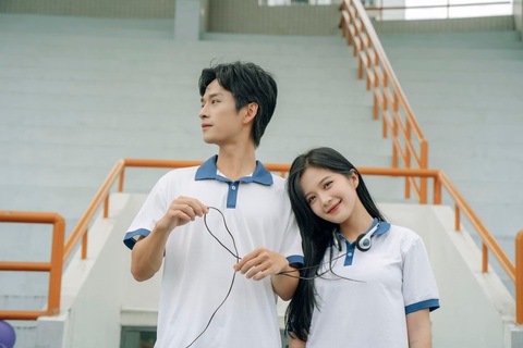 Đóng phim giờ vàng, Trần Nghĩa 'phim giả tình thật' với bạn diễn- Ảnh 3. Đóng phim giờ vàng, Trần Nghĩa 'phim giả tình thật' với bạn diễn- Ảnh 3.