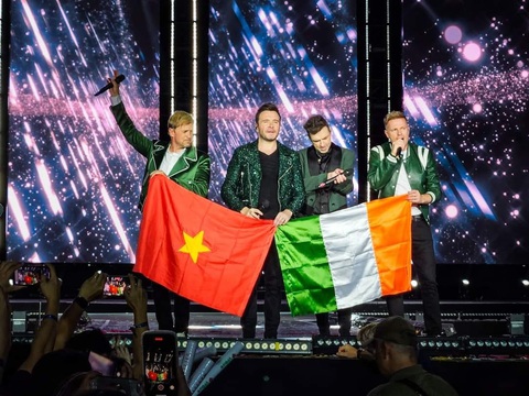 Westlife khép lại đêm diễn thứ hai tại Việt Nam với cảm xúc trọn vẹn - Ảnh: BTC Westlife khép lại đêm diễn thứ hai tại Việt Nam với cảm xúc trọn vẹn - Ảnh: BTC