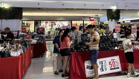 Black Friday không còn như xưa, trầm lắng dù có nơi 'giá giảm nhất 10 năm'- Ảnh 5. Không chỉ dịp này, hàng gia dụng, thời trang... sẽ được nhiều đơn vị bán lẻ, siêu thị khuyến mãi kéo dài đến hết Tết Nguyên đán - Ảnh: N.TRÍ