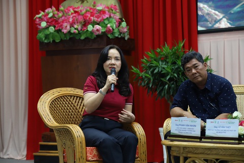 Mở rộng sản xuất lúa gạo bền vững, gạo sạch, cơm ngon- Ảnh 2. Bà Nguyễn Thị Hiền - phó tổng giám đốc Công ty cổ phần Phân bón Cà Mau - cho rằng bón phân cân đối sẽ góp phần hướng đến nền nông nghiệp xanh - Ảnh: CHÍ QUỐC