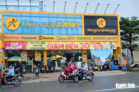Thế Giới Di Động giảm nhân sự, tính đóng tới 200 cửa hàng ngay quý này- Ảnh 1. Thế Giới Di Động đang tìm cách xoay xở để thích ứng với bối cảnh kinh doanh khó khăn - Ảnh: BÔNG MAI