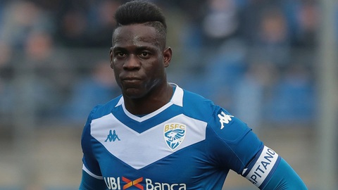 Tin tức thể thao sáng 24-11: 'Cậu bé hư' Balotelli gặp tai nạn nghiêm trọng, xe vỡ nát- Ảnh 1. Mario Balotelli lại gặp rắc rối khi để xảy ra tai nạn xe hơi - Ảnh: GETTY
