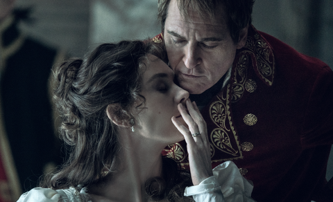 Napoleon: Bộ phim sử thi với sự kết hợp của bộ ba chất lượng Hollywood- Ảnh 3. Joaquin Phoenix và Vanessa Kirby đã có những thử thách đặc biệt khi vào phim Napoleon
