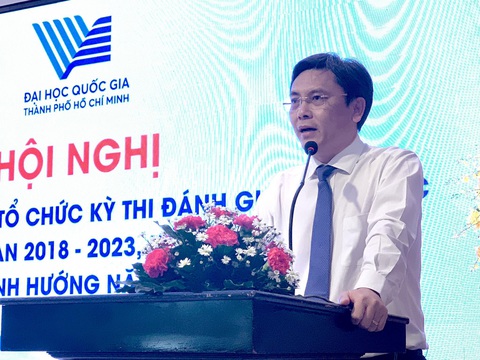 Cấu trúc đề thi đánh giá năng lực 2025 Đại học Quốc gia TP.HCM ra sao?- Ảnh 1. Ông Nguyễn Minh Tâm - phó giám đốc Đại học Quốc gia TP.HCM - phát biểu tại hội nghị