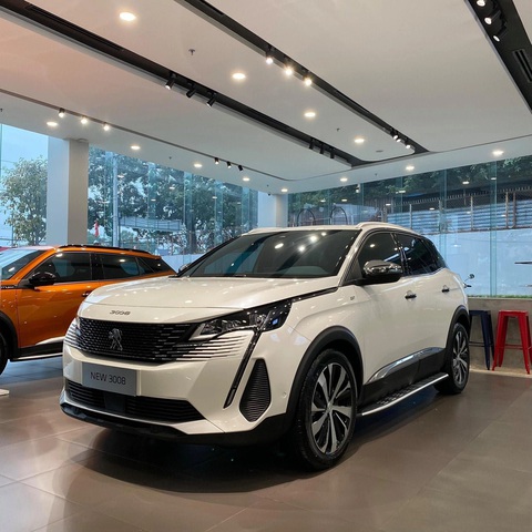Tin tức giá xe: Peugeot 3008 giảm gần 140 triệu tại đại lý- Ảnh 5. Cả 3 phiên bản Peugeot 3008 dùng chung động cơ 1.6L tăng áp, công suất 165 mã lực, mô men xoắn 245 Nm, kết hợp số 6 cấp và dẫn động cầu trước. So với các đối thủ, 3008 có hạn chế lớn về tùy chọn động cơ. Ví dụ, CX-5 có 2 tùy chọn động cơ 2.0L và 2.5L, dẫn động cầu trước và 4 bánh, Tucson có tùy chọn máy xăng 2.0L, tăng áp 1.6L và cả máy diesel. CR-V có động cơ 1.5L tăng áp hoặc hybrid 2.0L, dẫn động cầu trước hoặc 4 bánh - Ảnh: Đại lý Peugeot/Facebook